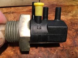 XKE V12 OTS 1974 Vaccum switch-cv.jpg