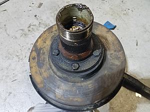 1974 XKE front rotor replacement-hub-pic.jpg