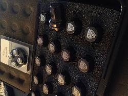 Black wheel nuts w/emblems.-image.jpg