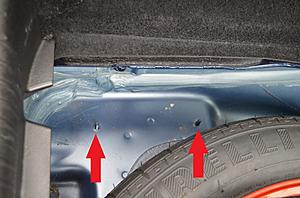 2010 XK8 coupe spare tire compartent-dsc_1060a.jpg
