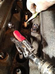 1961 MK2 3.8 Sedan Project.-cleaningplugwellscompair.jpg