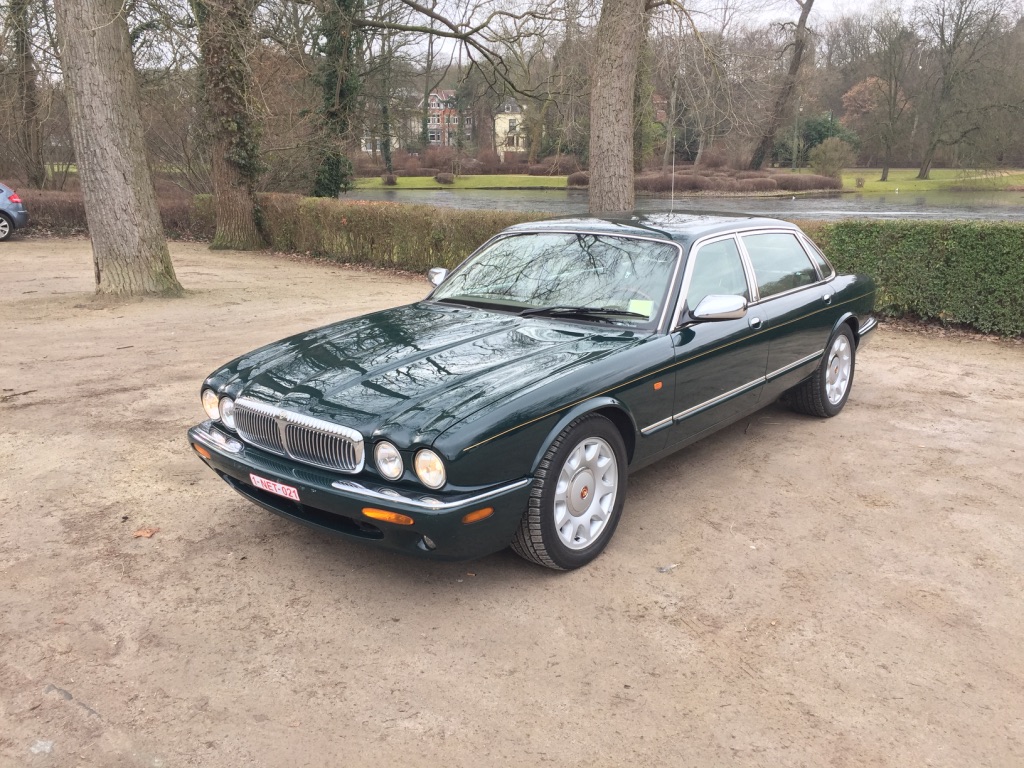 Jaguar daimler super v8