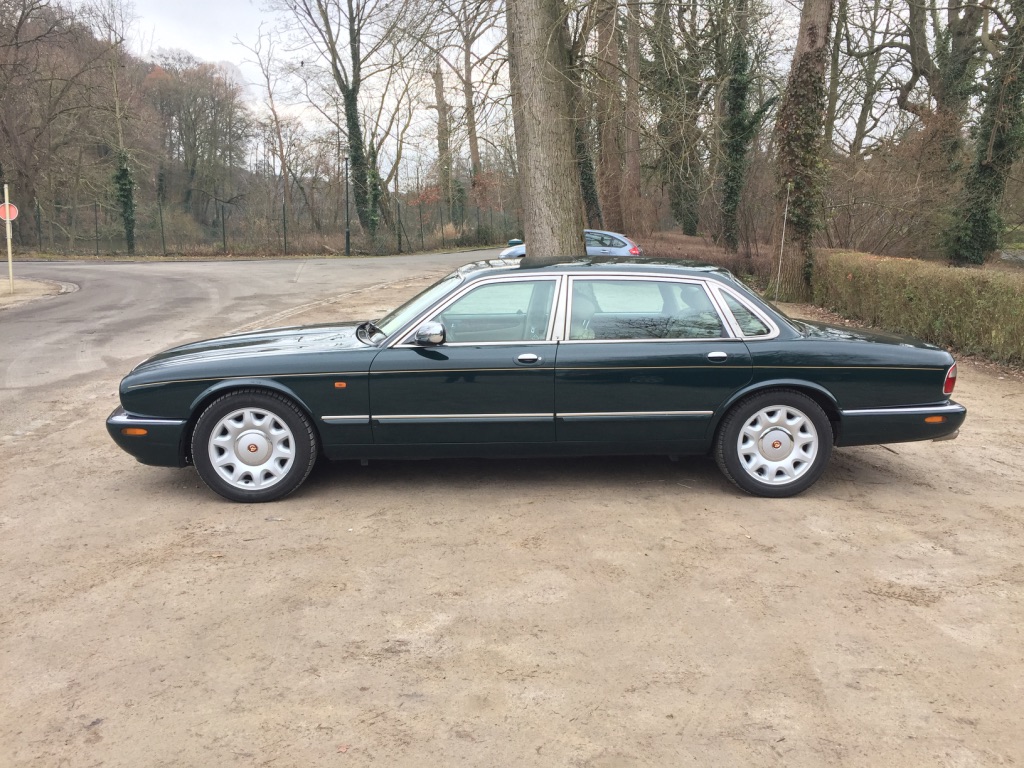 Jaguar daimler super v8