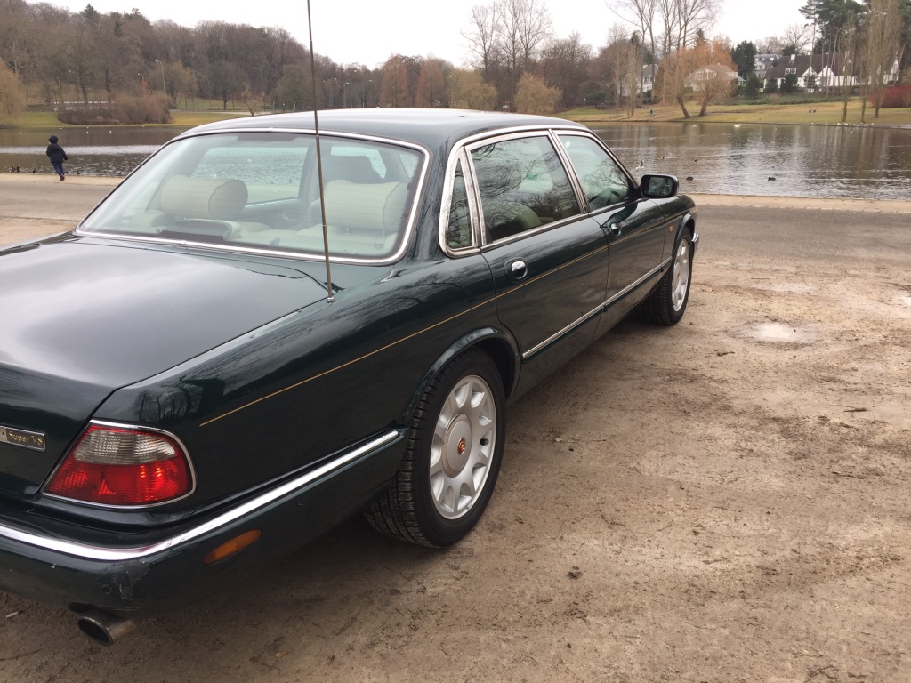 Jaguar daimler super v8