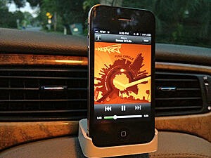 Custom Jaguar S-Type iPhone Dock Pics-ystpg.jpg