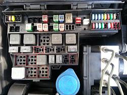 Jaguar S 2.7 D Sport MY2005 - Fuses and diodes are missing-jaguar-s-2.7-d-relays-missing-front-fuse-box-picture.jpg