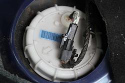 Failure to transfer fuel across tank 2005 S-Type 4.2-fuel-tank-cover-right.jpg