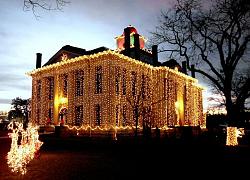 Holiday lights-blanco-county-courthouse-johnson-city-01.jpg