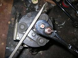 Little nut on the AC compressor on the front to oil the clutch bearing?-dscn6016.jpg