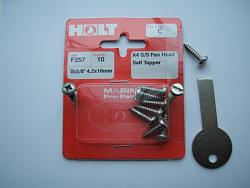 Is there a key hole to acces the trunk on a 2002 X-type-dscf4170.jpg