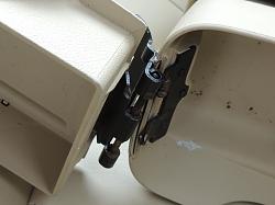 Center Arm Rest - broken hinge 2007 x-dscn0475.jpg