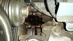 Oil leak on top of engine-20140808_144822.jpg