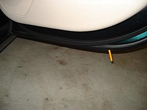 2017 XF-S sunroof drain plug location-drain-hole.jpg