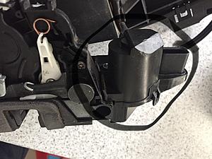 XF door locking mechanism, are these two compatible-f80fe70b-40ee-4a42-9c5f-3f1f7a375238.jpeg