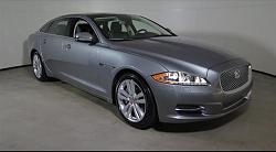 2 cats in the driveway-xj_01.jpg