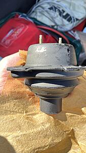 X305 hydraulic engine mount.-image1.jpeg