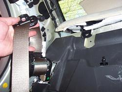 remove &amp; replace seatbelts 06 XJ8-100_2466.jpg
