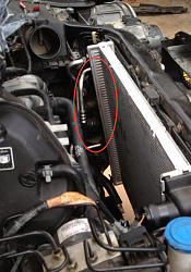 X350 HELP!!  I can't get my radiator out (was &quot;Looks like a crack in the radiator p&quot;)-blackkat-ac-tube-clearance.png
