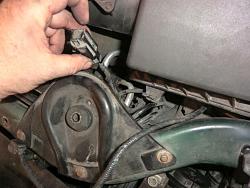 Found non connected 2 core connector by front of car.-1-jag.jpg