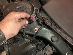 Found non connected 2 core connector by front of car.-2-jag.jpg