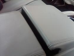 Rear entertainment console - XJ6 Sov 2007-1.jpg