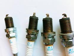 Spark plugs IFR5N-10 v. BKR5EIX-11-phot1o.jpg