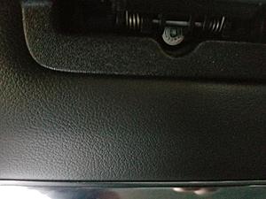 Lights in rear footwell - non-destructive disassembly?-latch.jpg