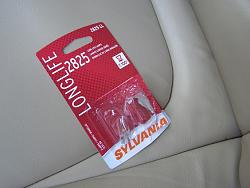 Replacing "Eye Lid" Bulb-p4070387.jpg