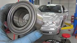 2004 XJR rear wheel bearings-img_9455small.jpg