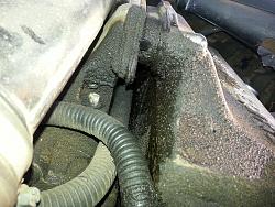 Oil leak near s/c on XJR-20141020_173708.jpg