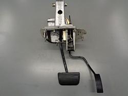 pedal box superceded to plastic?-xj6-pedals.jpg