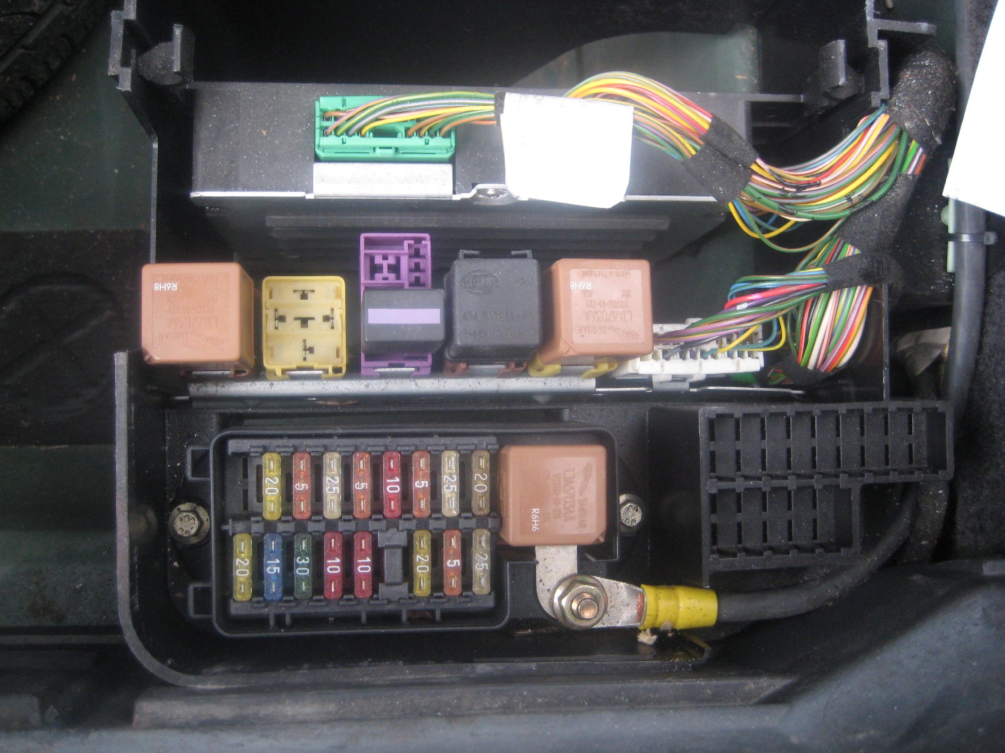 Missing relay in trunk fuse & relay box - Jaguar Forums ... xj fuse box diagram 