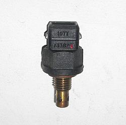 Sensor under XJR6 intercooler, what is it?-img_8189.jpg