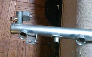 Drilled and tapped hole in fuel rail-fuelrail_wplug1.jpg