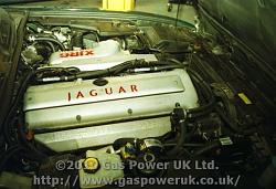 Can anyone show me where is the Camshaft sensor on 96 XJR ?-jaguar_xjr6-supercharged_4.0_1997_003_587x400.jpg