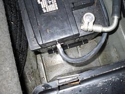1997 xj6 battery/compartment venting-battery-compt-3-.jpg