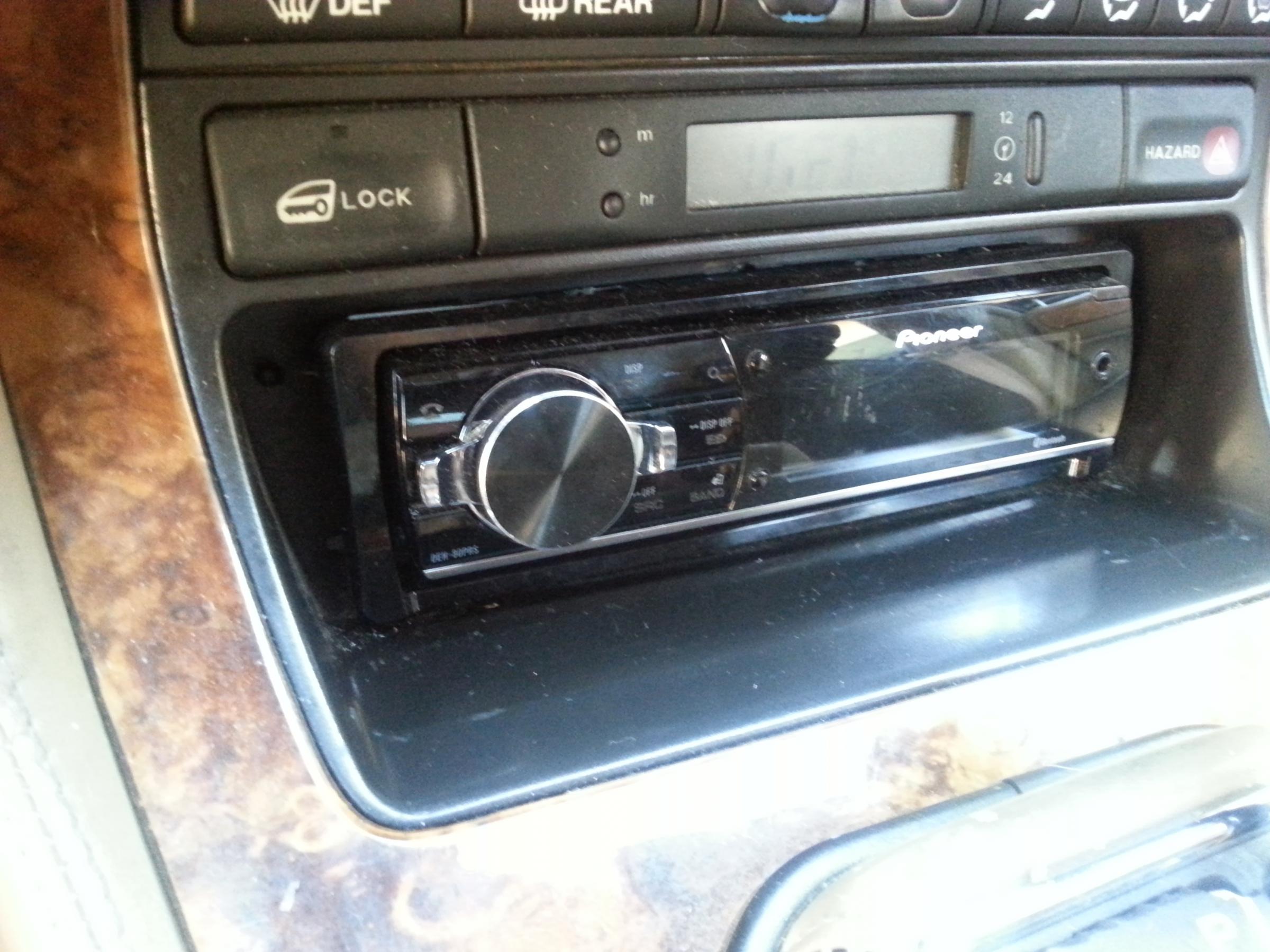 1993-97 Jaguar XJ6 stereo  radio support metal bracket dbc6800  Dbc6800 vanden