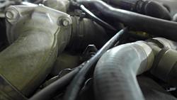 ho do I disconnect the plastic hose attached to the reservoir?-p1160362-800x451-90-5.jpg