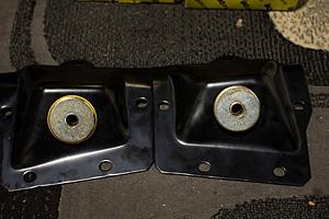 XJR front shock mount bushing with cats-img_8459.jpg