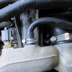 New Owner, with (surprise) a couple problems. :)-2003xjr_leakyclamp.jpg