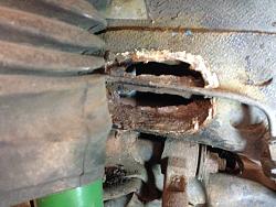 Inner Wheel Arch Rust Problem-hole-angle-2.jpg