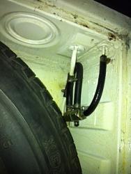 XJ6 S3 - Can't find fuel Filter-81-daimler-xj6-fuel-filter-location.jpg