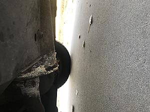 White residue on muffler-img_0699.jpg