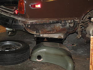 How to remove a fuel tank for a XJ6 S2 1978-img_1281.jpg