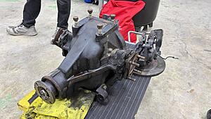 Need help to find alternative part of rear diff. seal AEU1685J-sr.-3-dd6-rear-differential-unit.jpeg