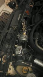 77 XJ12L - does it have an O2 sensor?-manifold.jpg