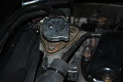 Coolant on the engine filler cap and A/C compressor-dsc_2178.jpg