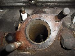Pre-he pistons in an he-port-before.jpg