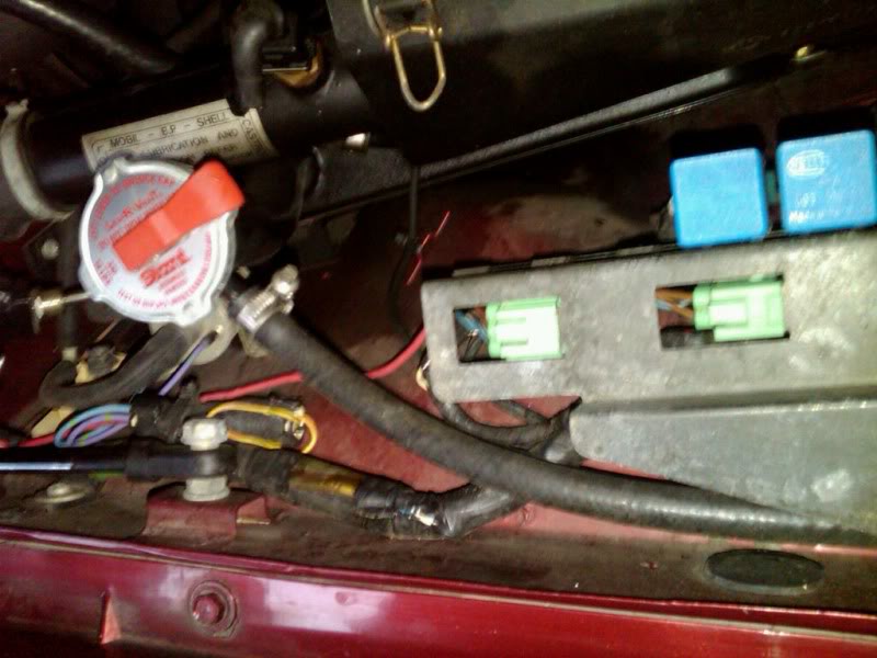 Name:  leftsidefusesdriverbonnet.jpg
Views: 792
Size:  67.5 KB