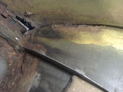 E81BBB 1/09/12 the Restoration begins-rr-inner-wing-b-pillar.jpg